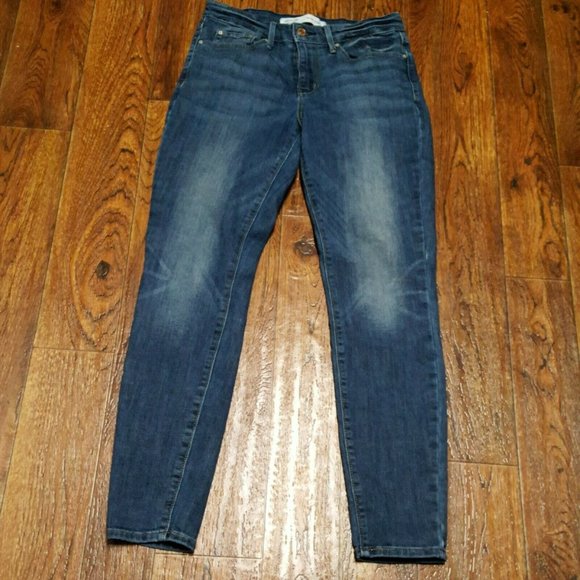 Levis Signature Jeans Sz 4 Medium Womens Mid Rise Skinny Med Wash - Picture 2 of 9